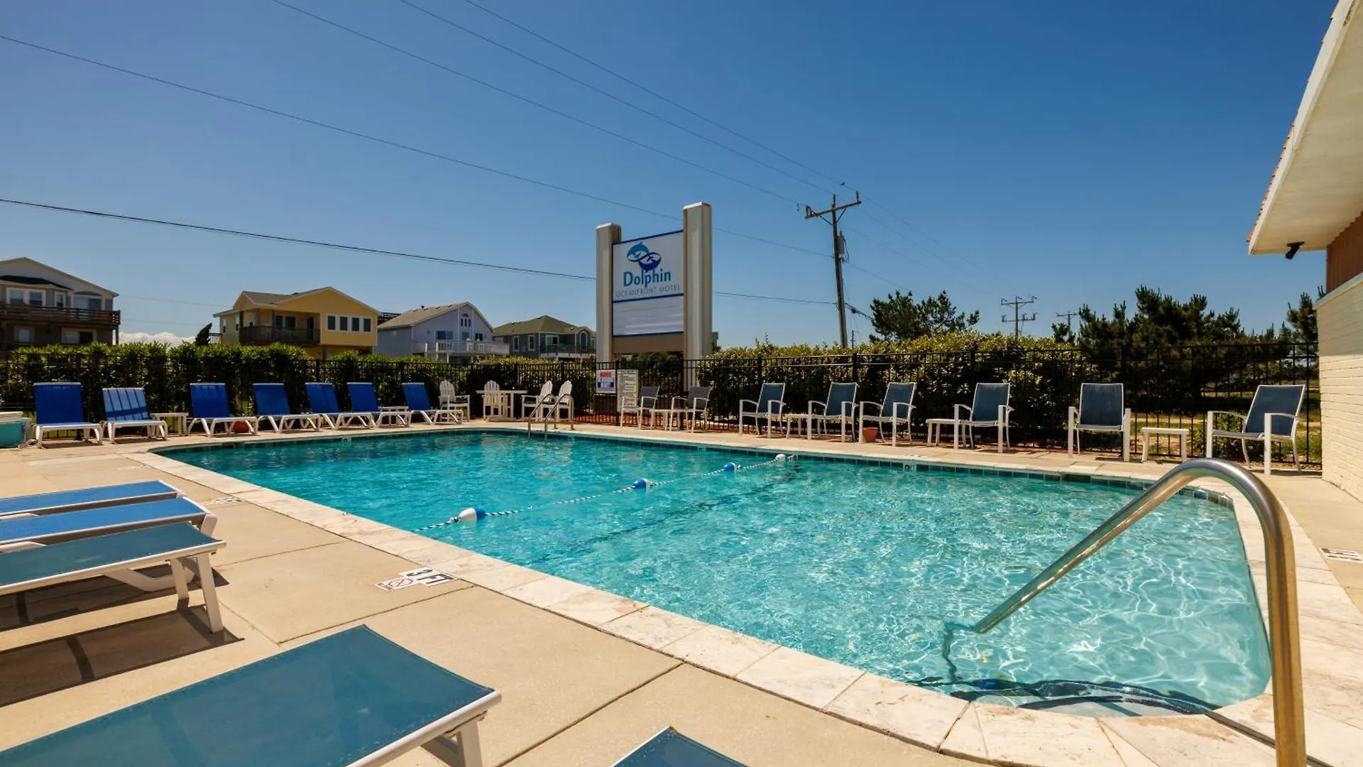 Dolphin Oceanfront - Motel 2*
