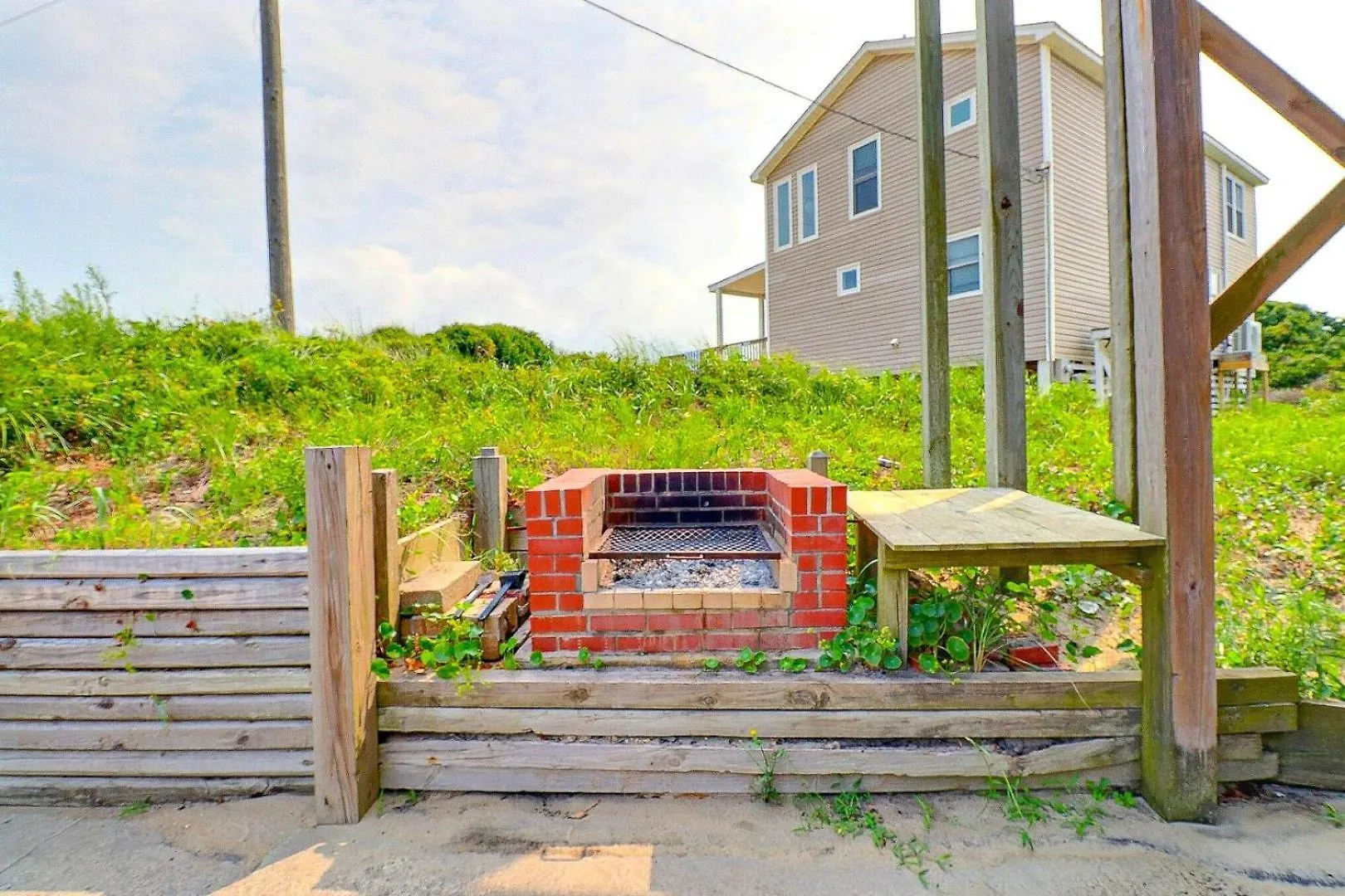 7148 Just Beachy 1 Min Walk To