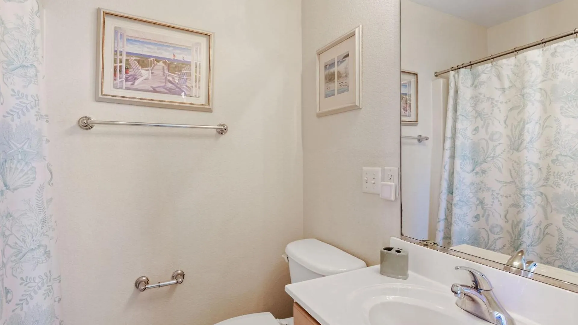 6150 Pelican Crest 3 Min Walk To The