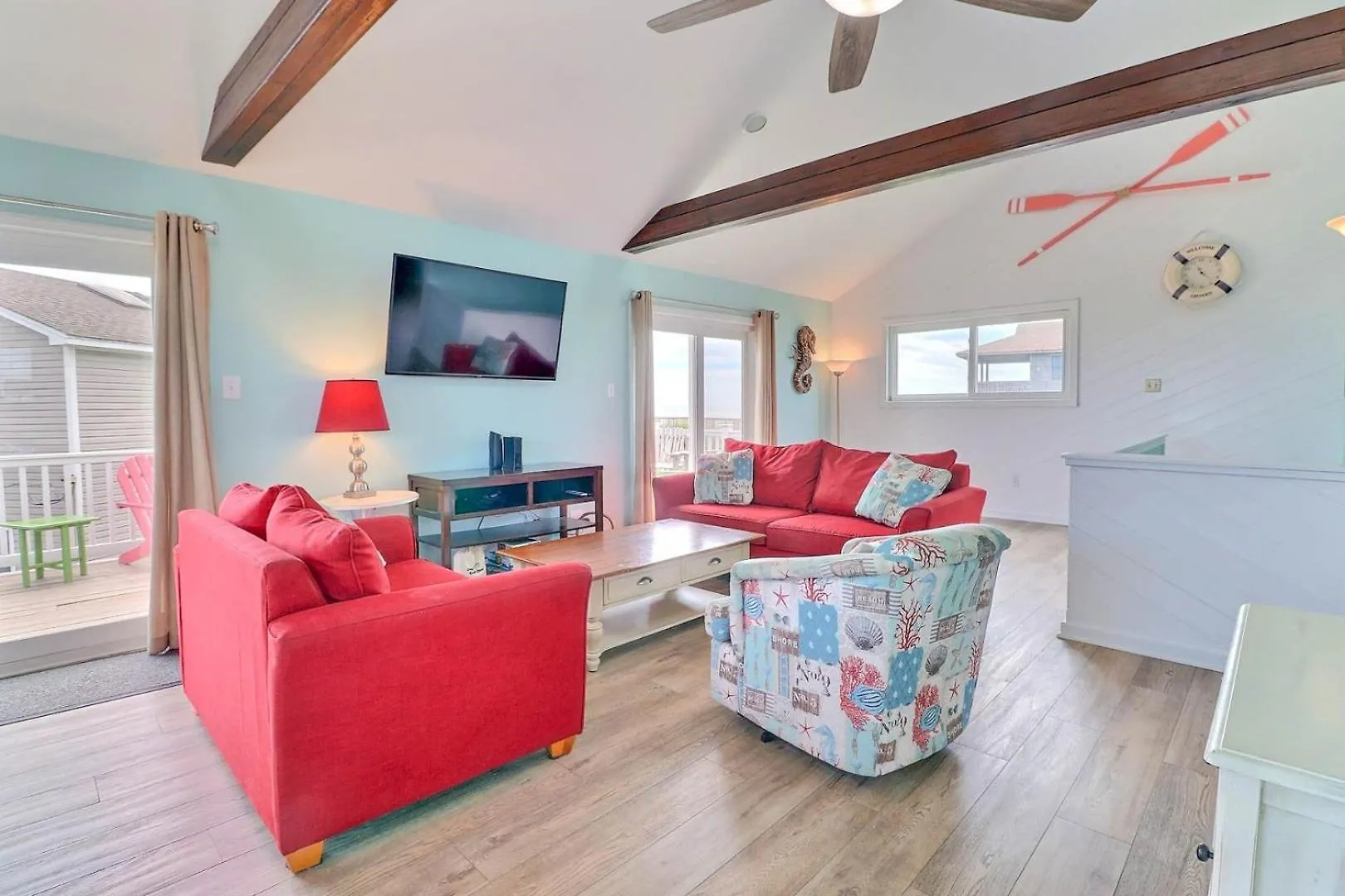 7148 Just Beachy 1 Min Walk To