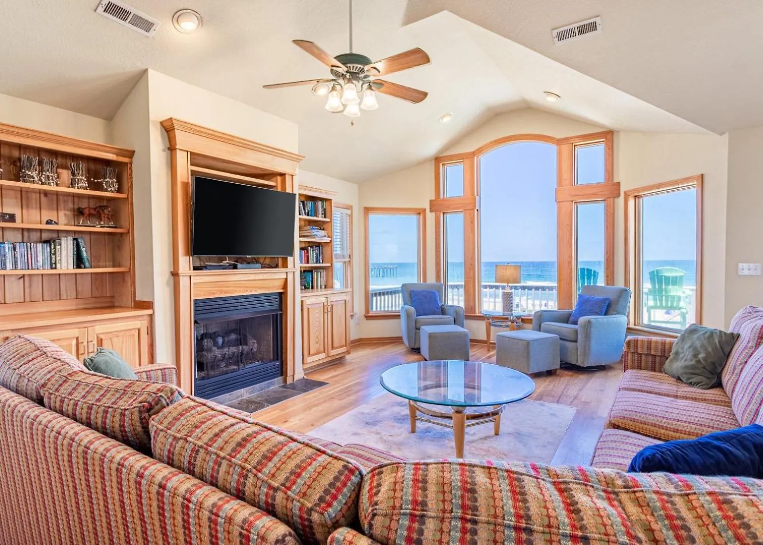 6067 The Pebble Oceanfront Holiday home
