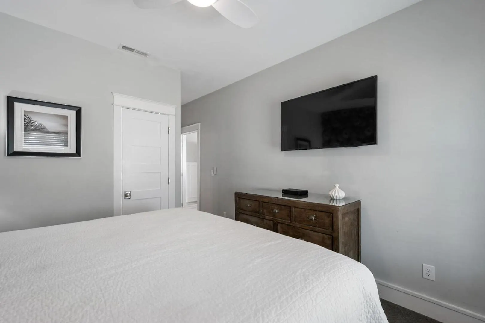 Queen Elizabeth 8 Bedroom Oceanfront *