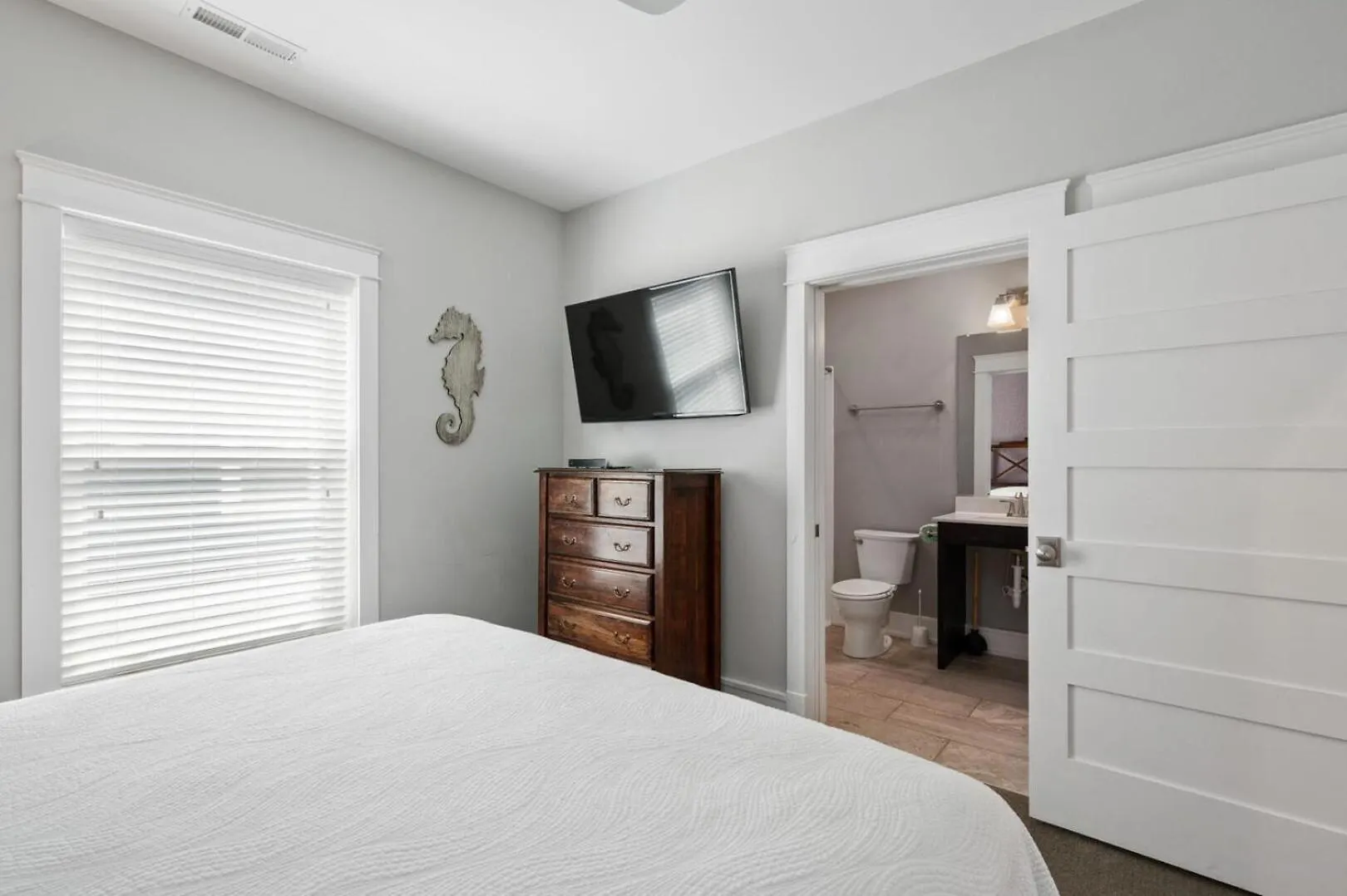 Queen Elizabeth 8 Bedroom Oceanfront *