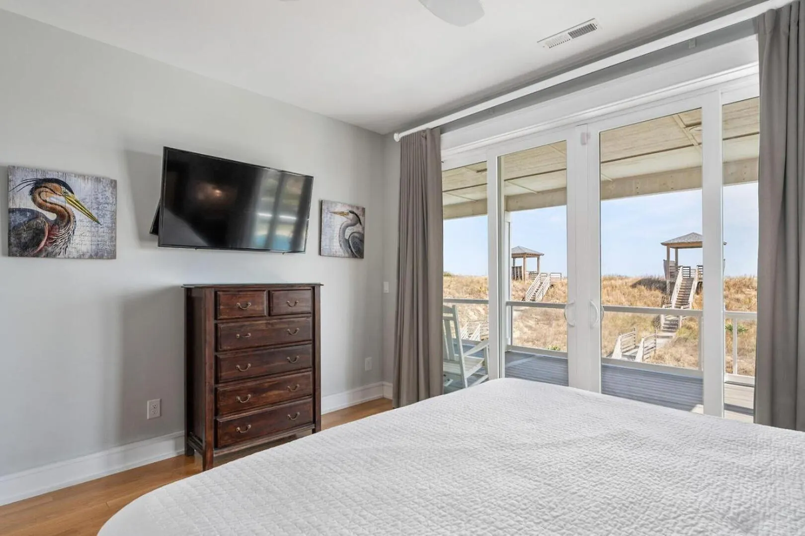 Queen Elizabeth 8 Bedroom Oceanfront * Nags Head