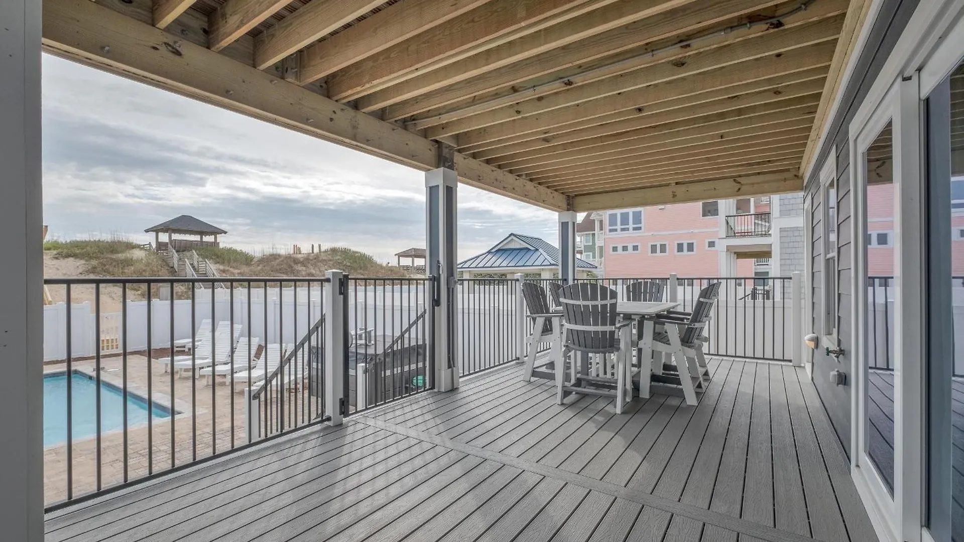 5705 - Edgewater View By Realty