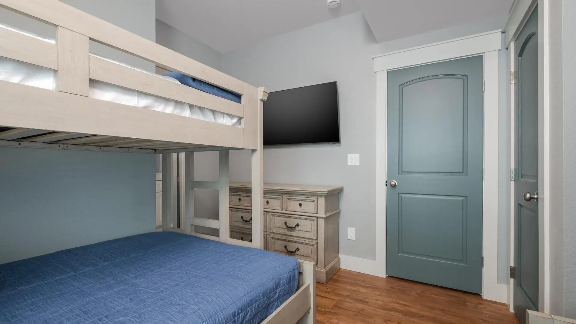 5705 - Edgewater View By Realty Holiday home