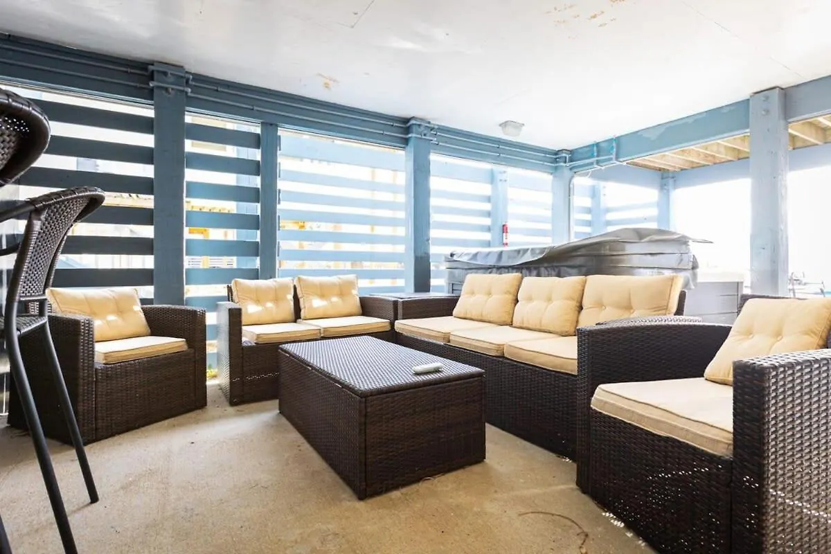 Semi-oceanfront 8 Bed With Pool Ocean Views Holiday home