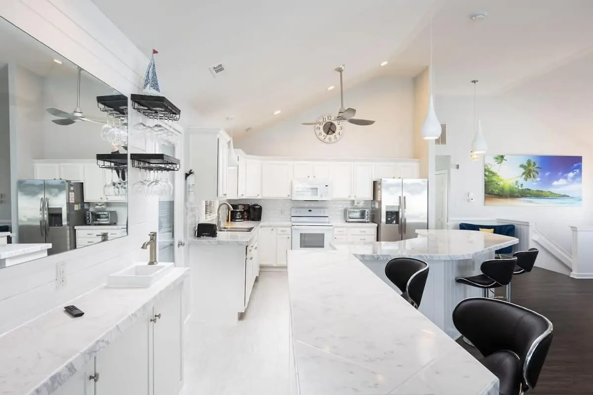Semi-oceanfront 8 Bed With Pool Ocean Views Holiday home