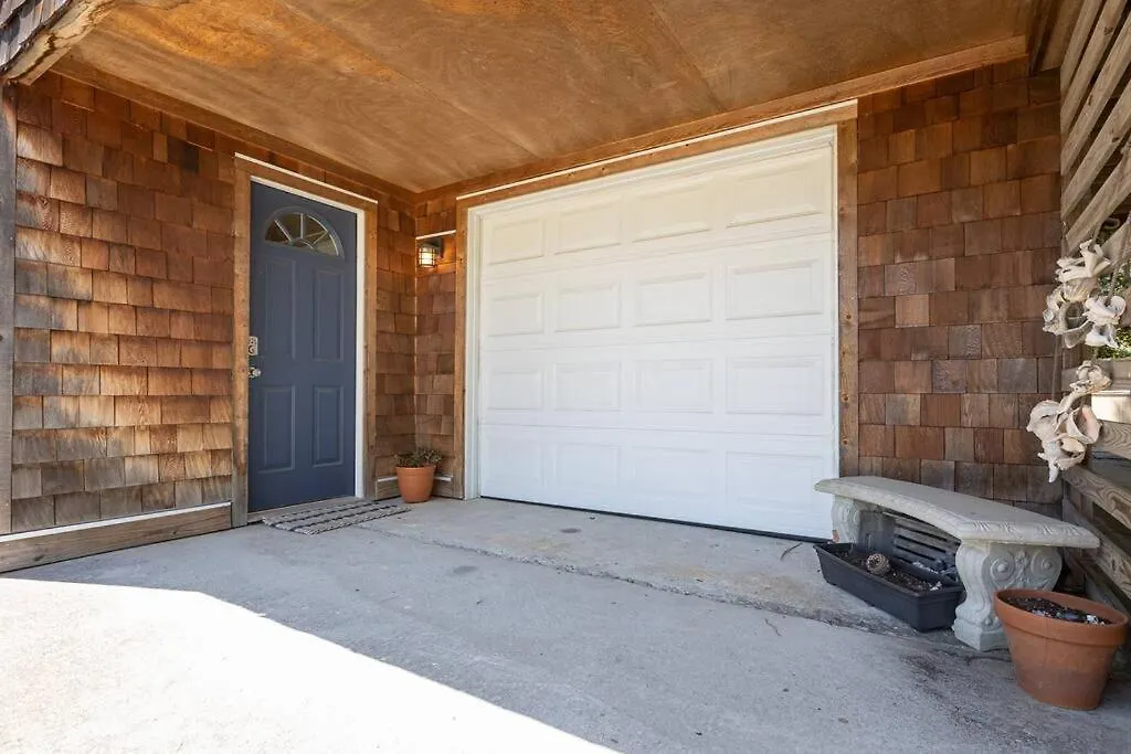 Holiday home Cozy Walkable To With Hot Tub *