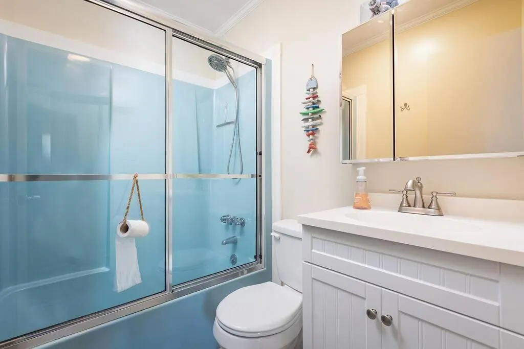 Cozy Walkable To With Hot Tub Nags Head