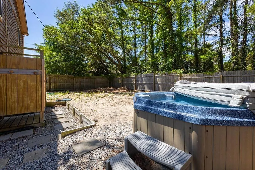 Cozy Walkable To With Hot Tub Holiday home *