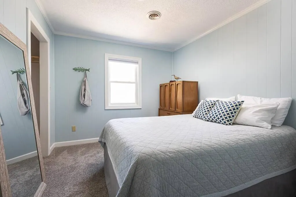 Cozy Walkable To With Hot Tub Nags Head