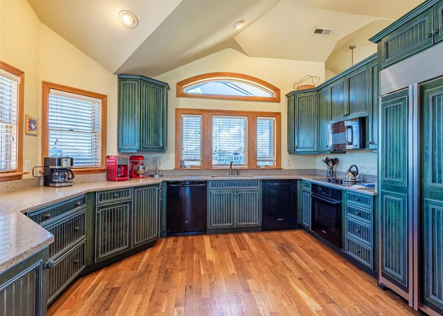 6067 The Pebble Oceanfront Holiday home