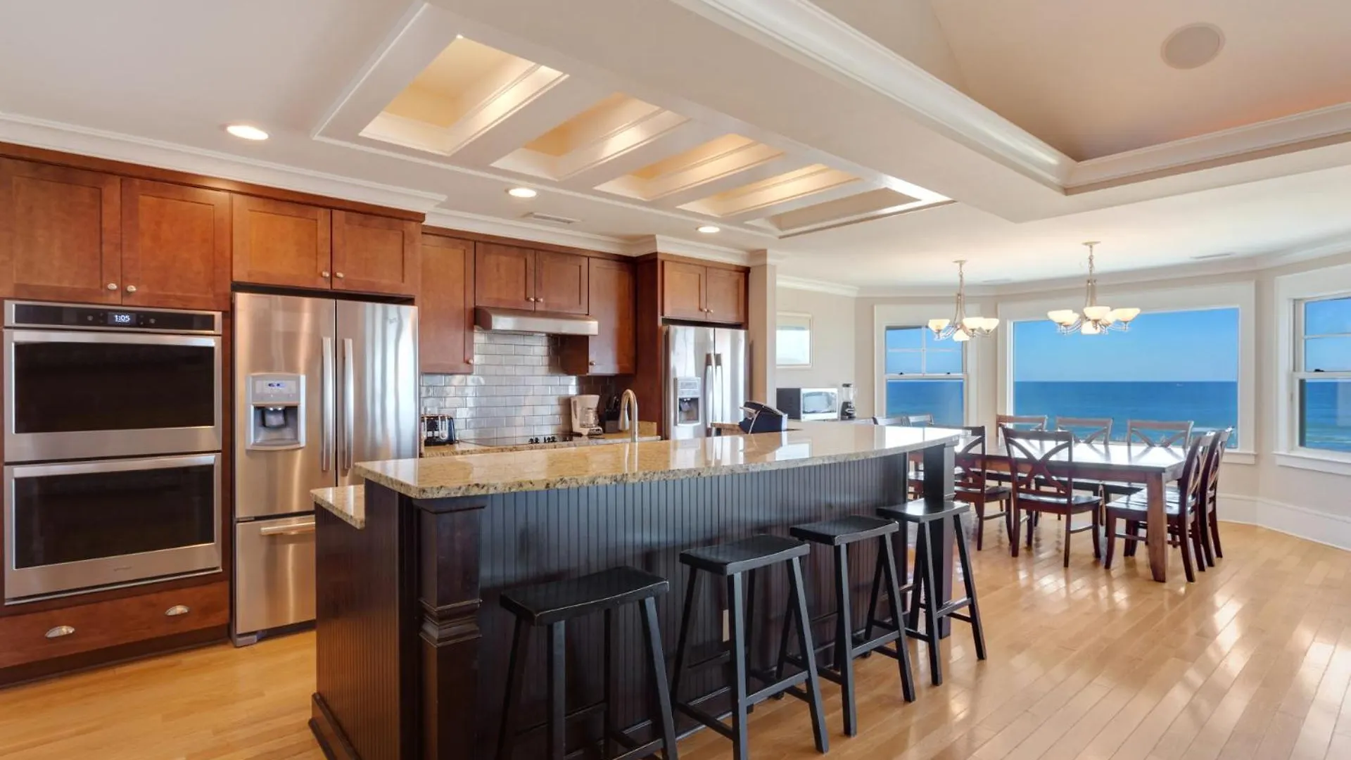 Seaside Oasis Luxury Oceanfront Elevator Pool Holiday home *
