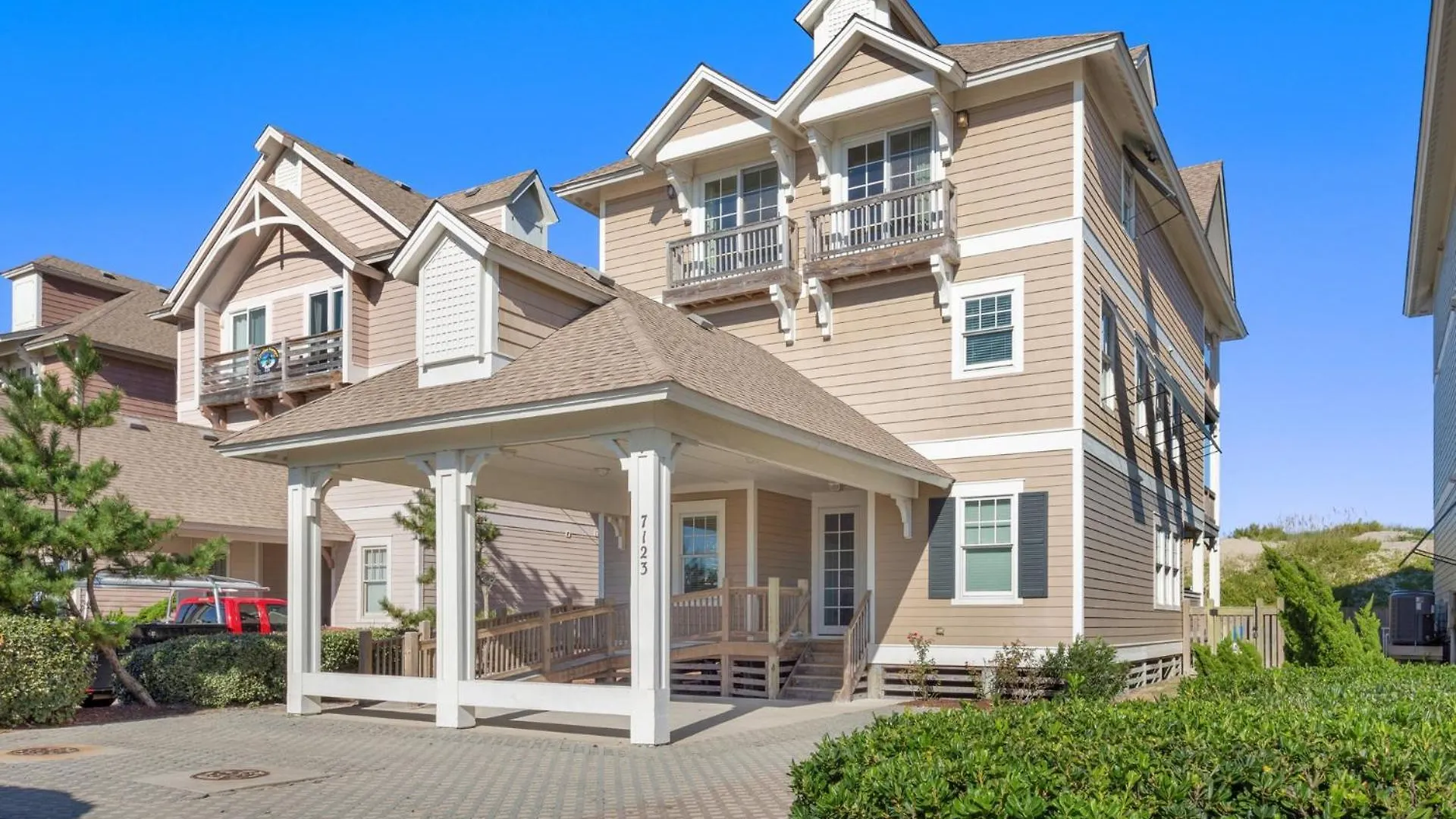 Seaside Oasis Luxury Oceanfront Elevator Pool Holiday home *