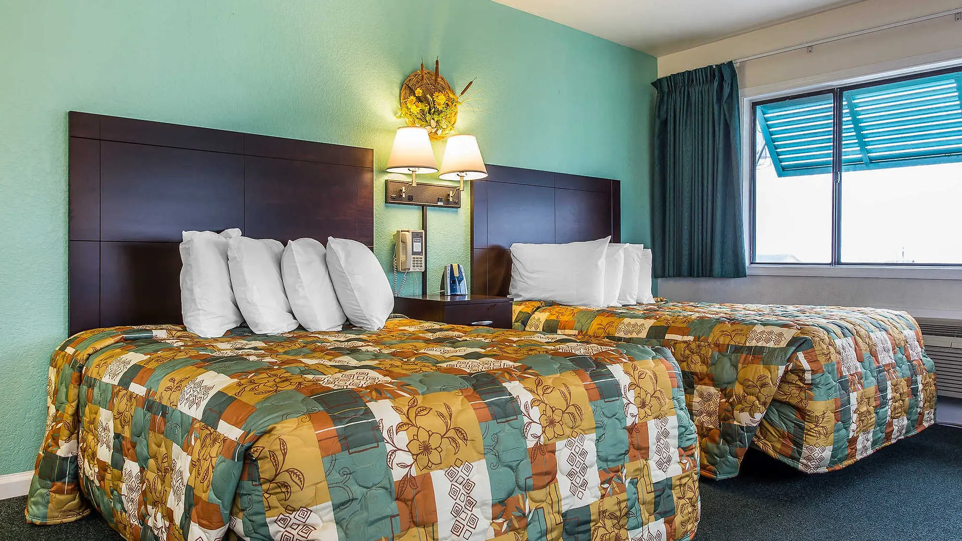Rodeway & Hotel 2*