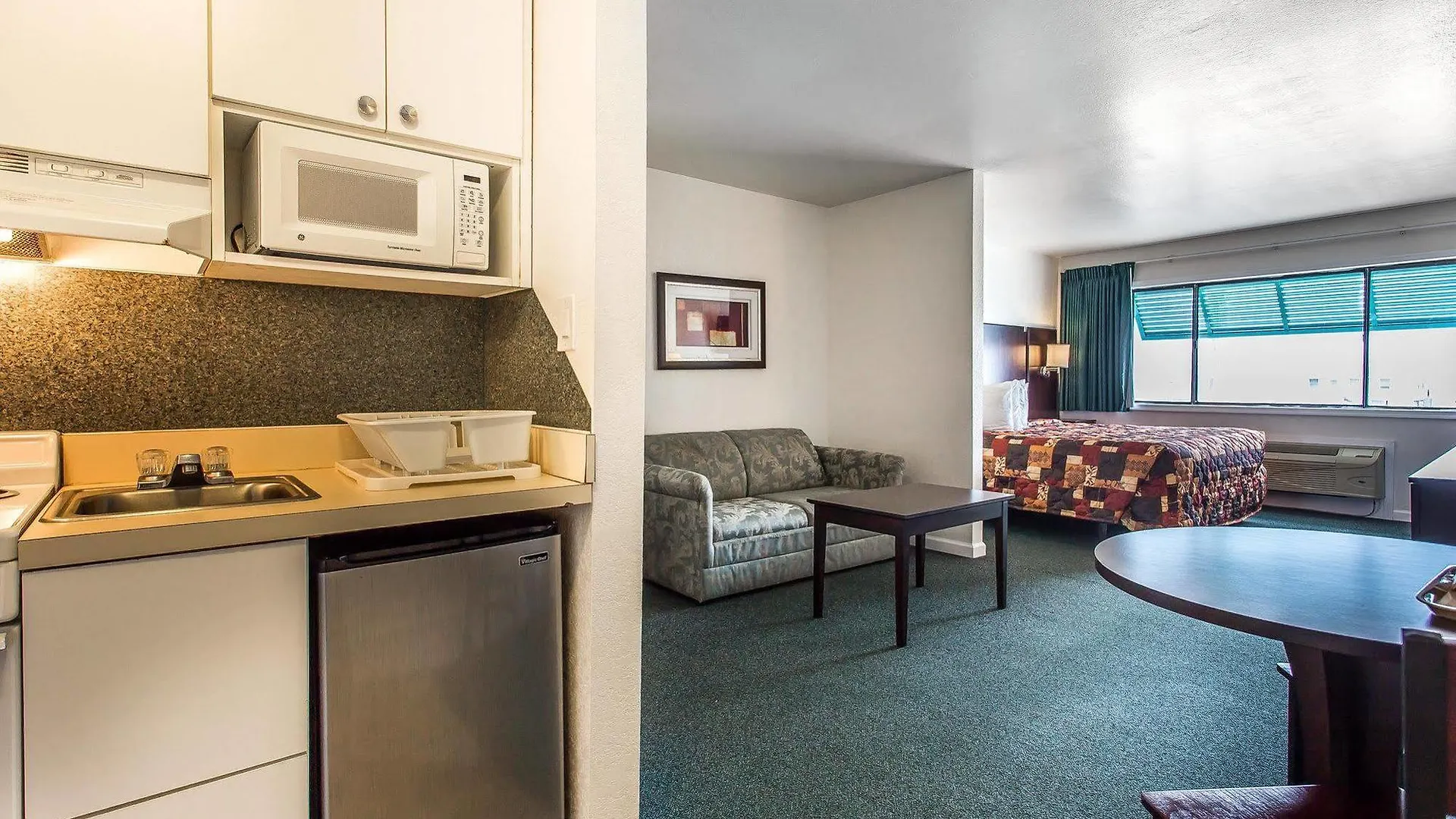 Rodeway & Hotel