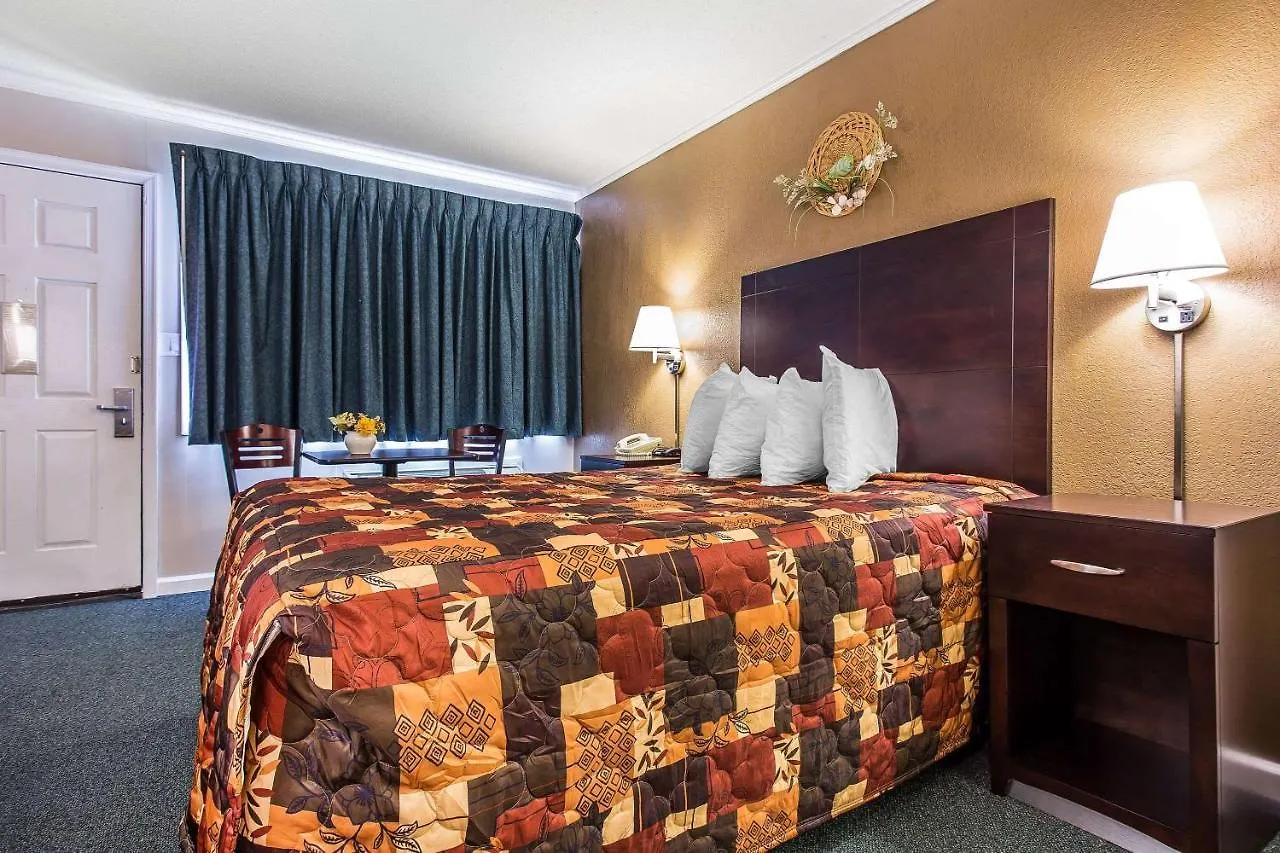Hotel Rodeway & Nags Head