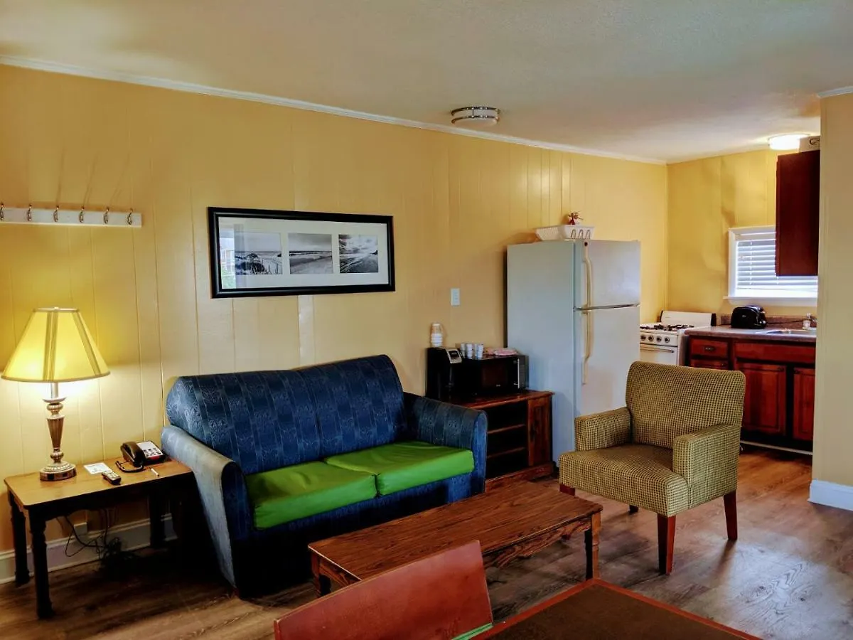 Colonial Motel