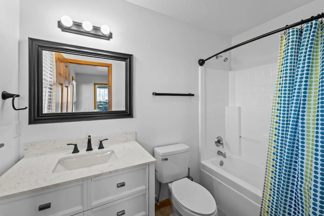 5703 - The Fritz Carlton By Realty * נאגס הד